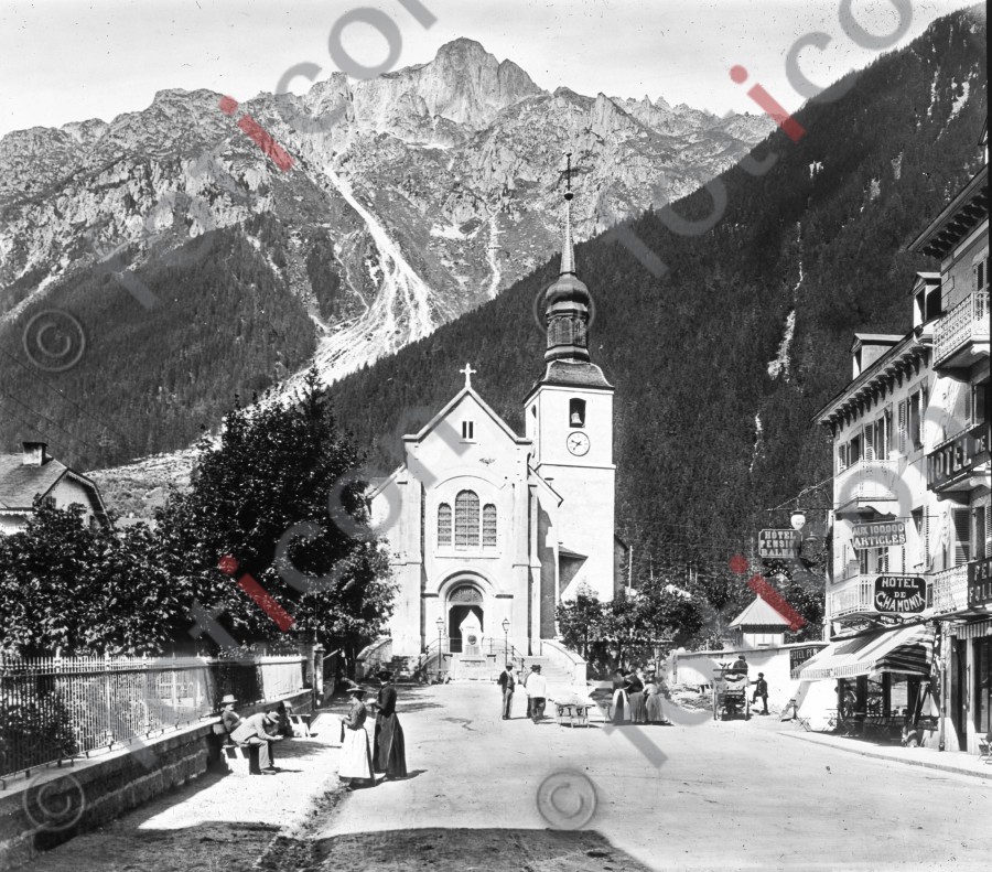 Chamonix, Kirche und Blick auf Brévent ; Chamonix, Church, and look at Brevent (simon-73-015-sw.jpg)